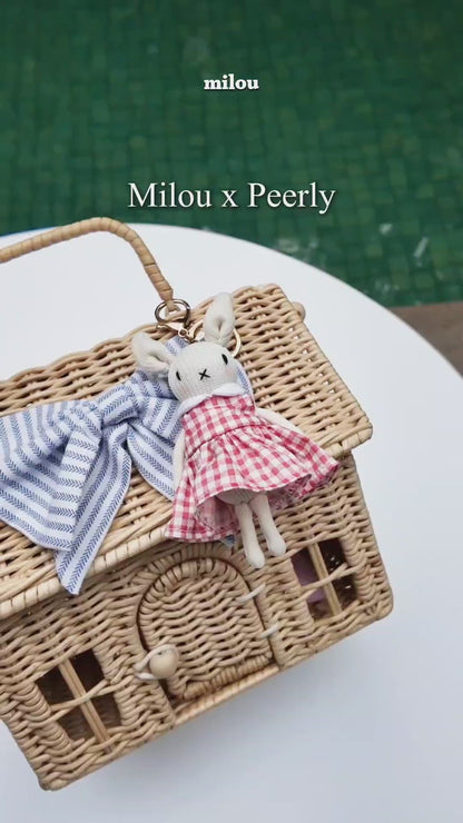 Petite Maison with Decorative Bow